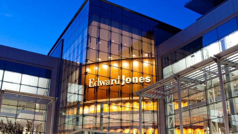 Edward Jones – Financial Advisor: Bartosz Glodek